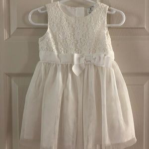 Carter’s Girls White Lace Floral Dress size 9 mos.